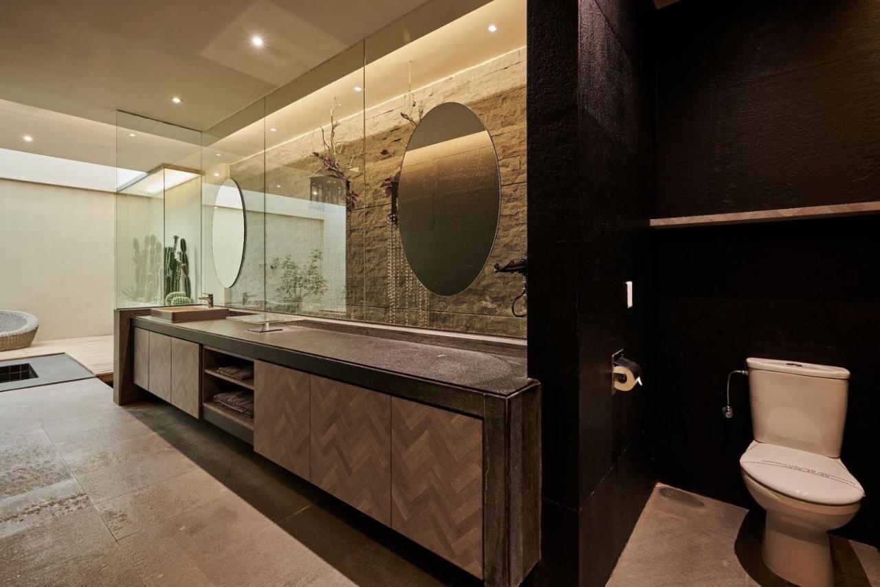 In Night Hotel Taichung Exterior photo
