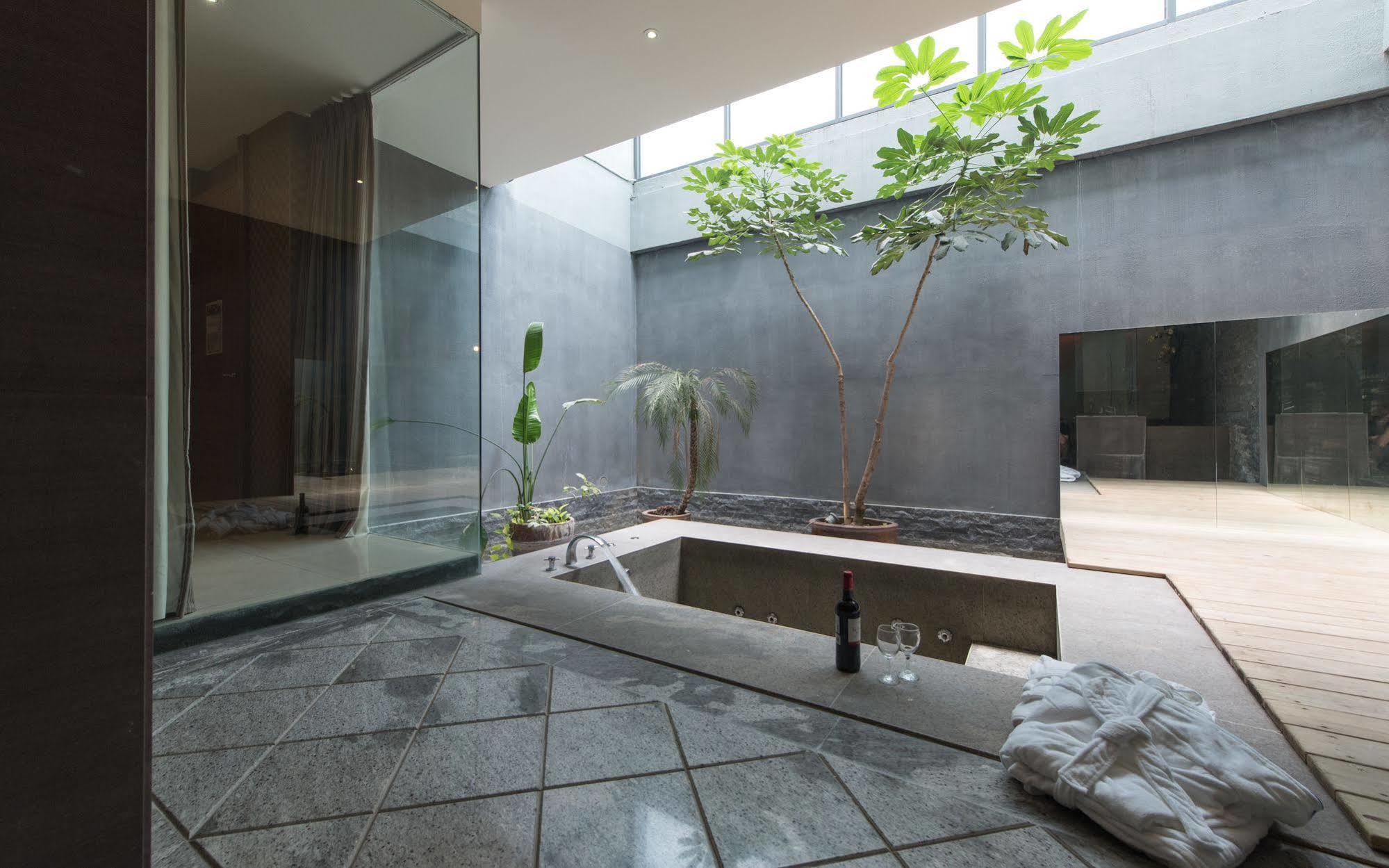 In Night Hotel Taichung Exterior photo
